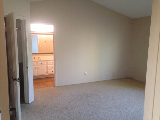 Master with bath / large closet - 26810 Sage Ct