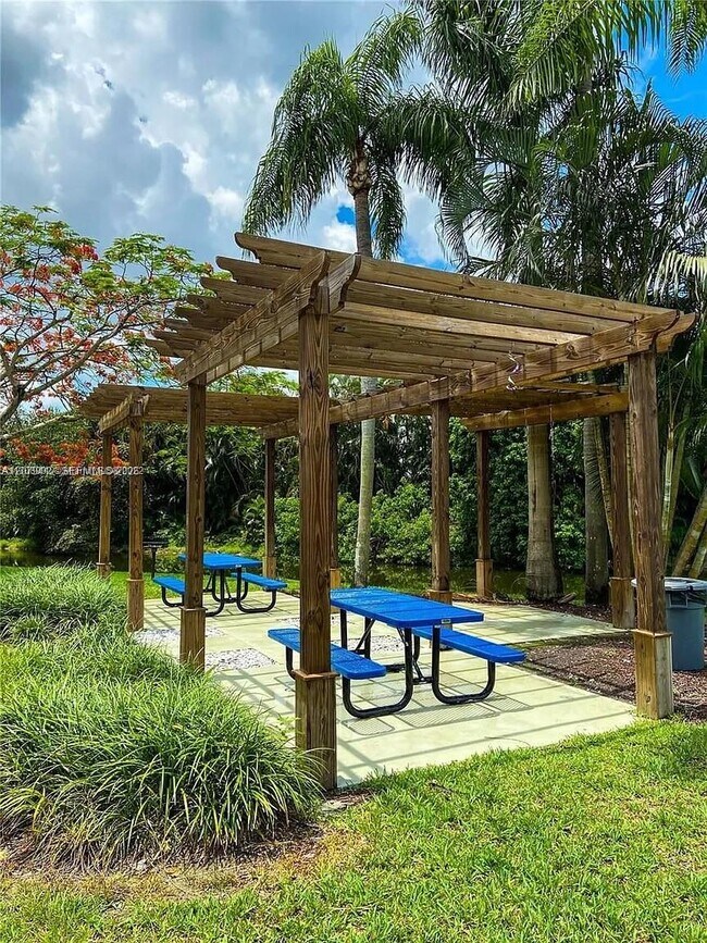 Building Photo - 13090 Vista Isles Dr