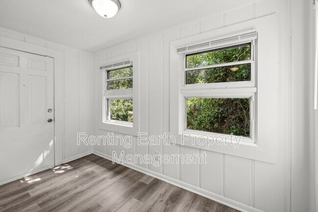 Building Photo - 514 81st St S