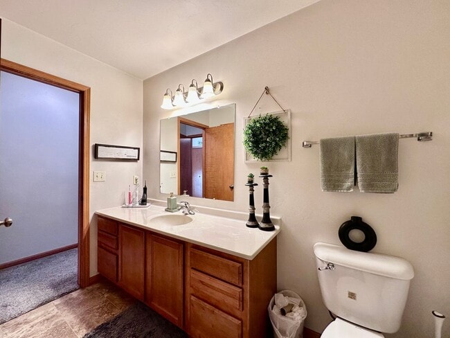 Building Photo - 1170-1172-1172 S Atrium Ct