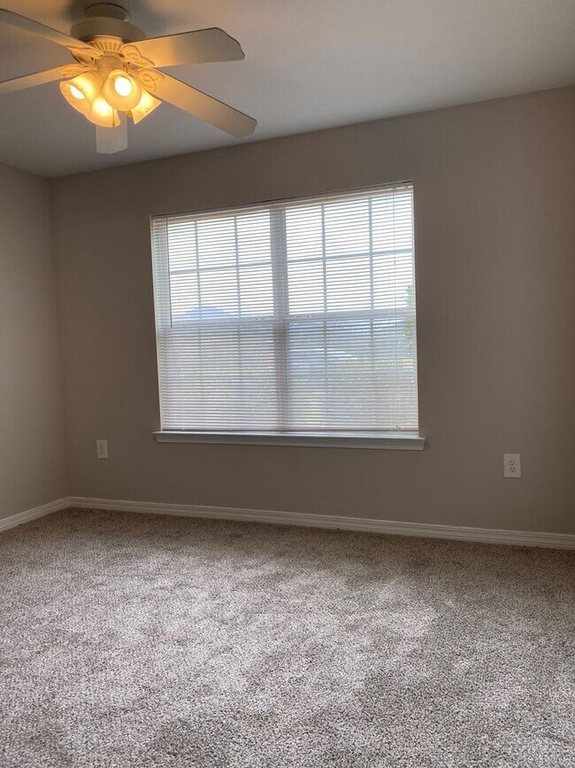 Building Photo - UPCOMING LISTING