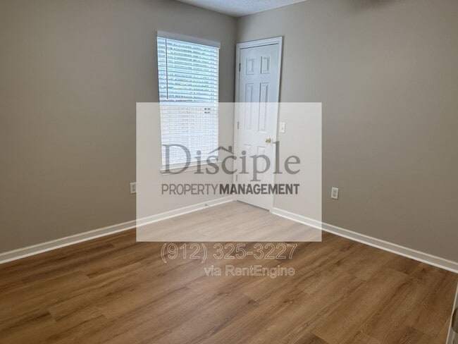 Building Photo - 355 Shady Oak Cir