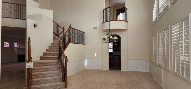 Building Photo - Spacious 5-Bedroom Home in Gated Las Vegas Community
