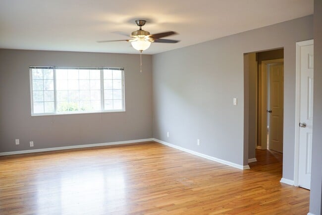 Building Photo - Near OHSU: Classic Corner 2 Bedroom w Larg...