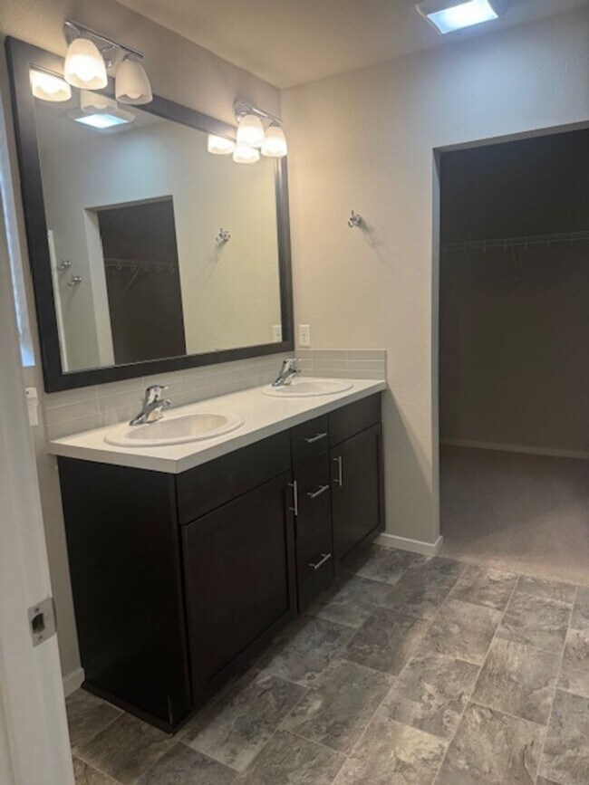 Building Photo - Welcome to your dream home in Cle Elum!