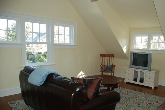 Building Photo - 29 McGuirk St