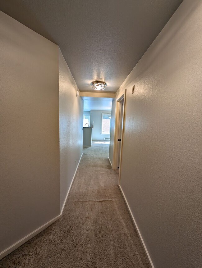 Building Photo - High End 3 Br Condo off of Bothell-Everett...