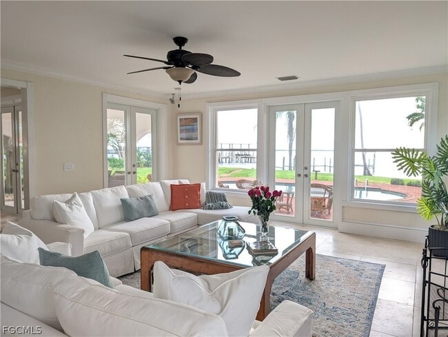 Building Photo - 2878 Valencia Way