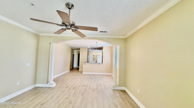 Building Photo - 115 Riverview Bend S