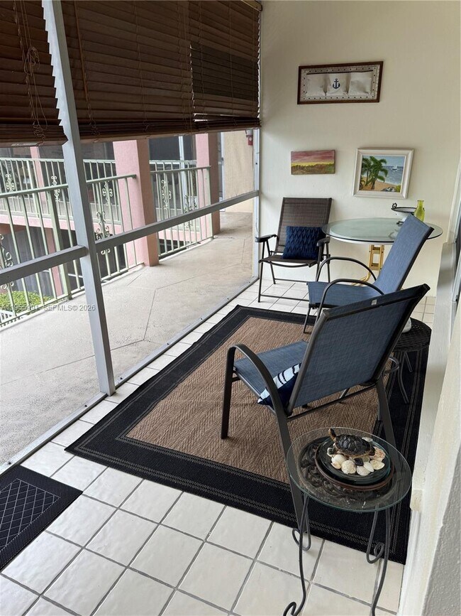 Building Photo - 100 SE 6th Ave