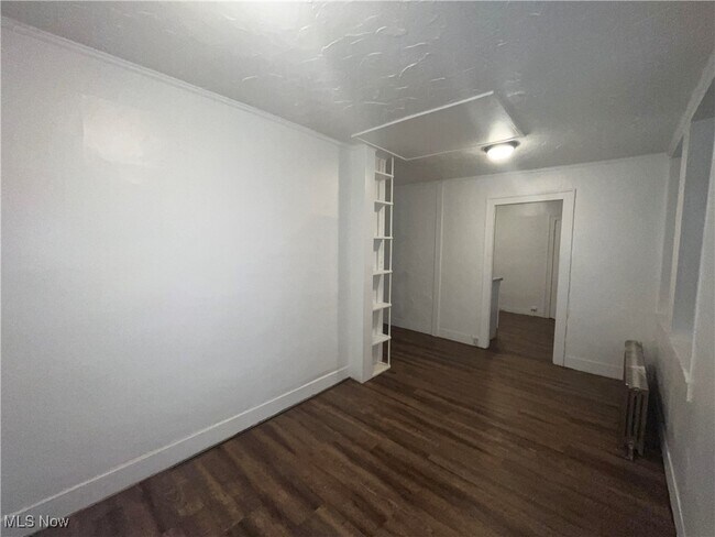 Building Photo - 5466 S Ridge Rd
