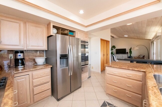 Building Photo - Amazing La Jolla North PB home with panora...