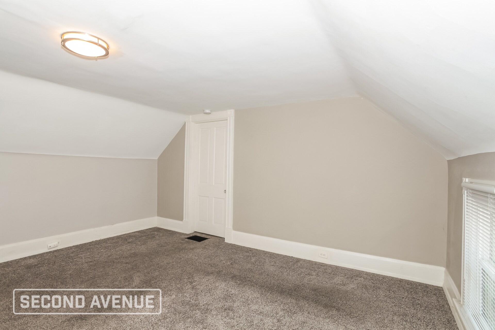 Building Photo - 1233 Dewey Ave