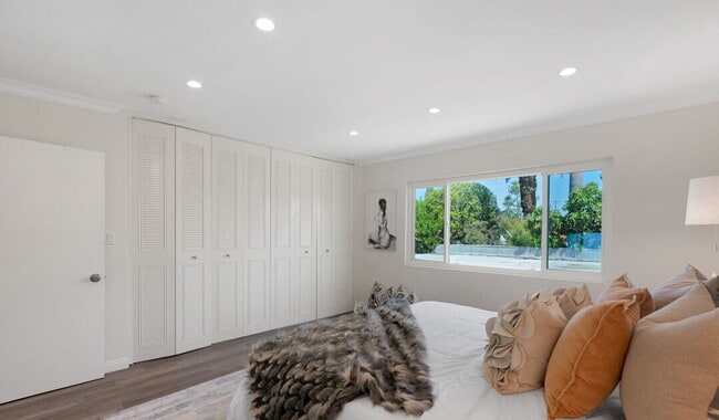 Building Photo - 1144 Lydig Ave