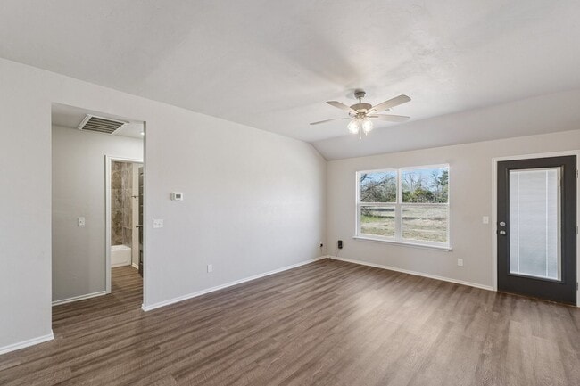 Building Photo - Beautiful 3 Bedroom, 2 Bath Home Close to Choctaw