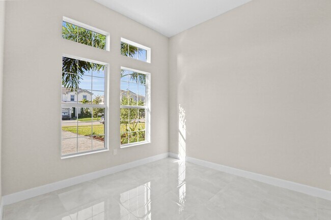 Building Photo - 14823 Wildwood Cir