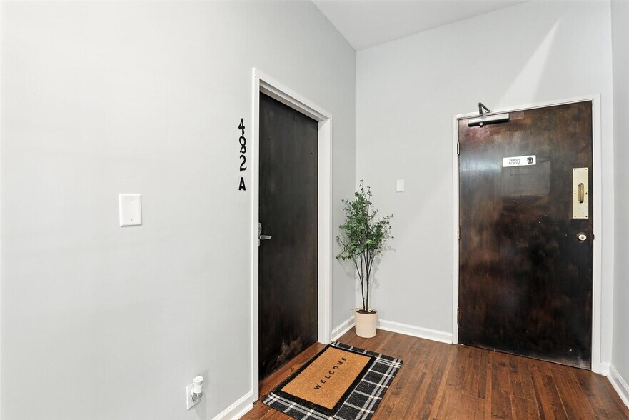 Building Photo - 480 N Thomas St