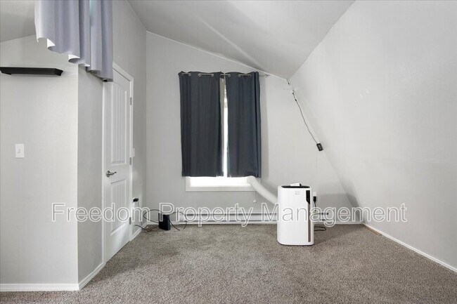 Building Photo - 420 S Garland St