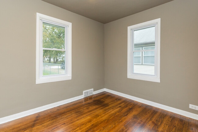 Building Photo - Adorable 2 Bedroom 1 Bath Home