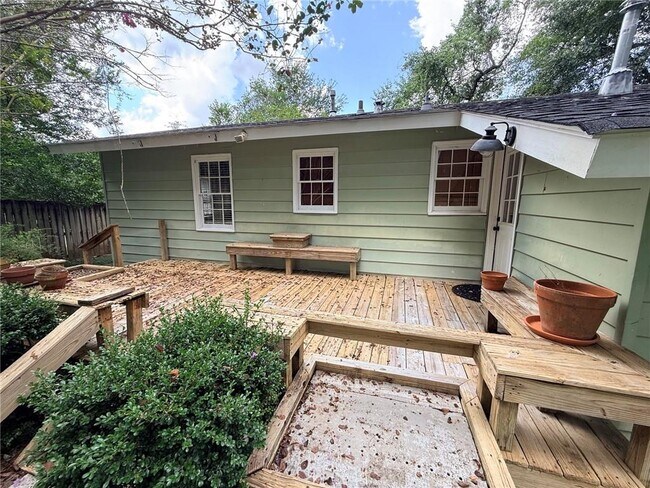 Building Photo - 108 S Hilltop Dr