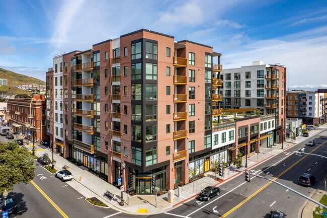 Building Photo - The Linden