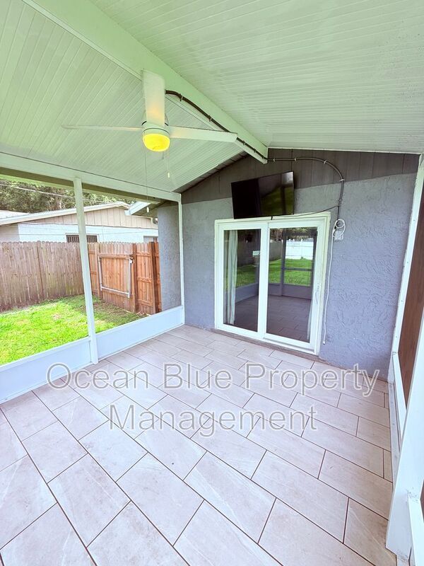 Building Photo - 329 Royal Palm Dr