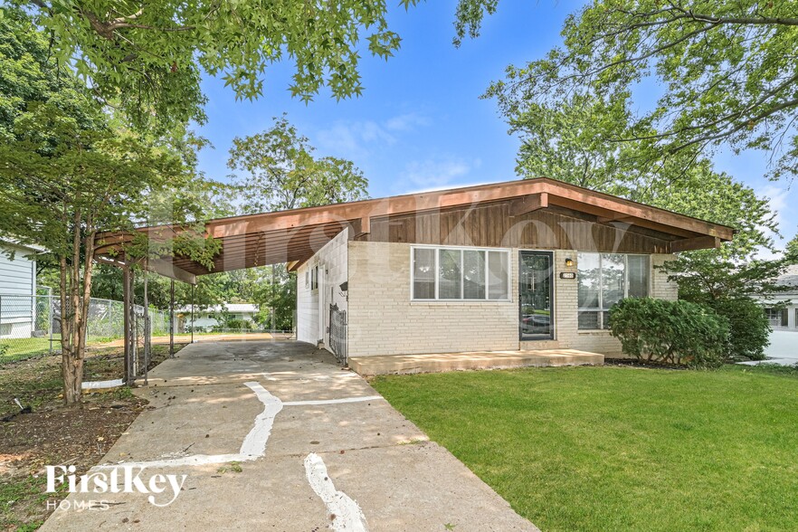 Building Photo - 2560 Pheasant Dr