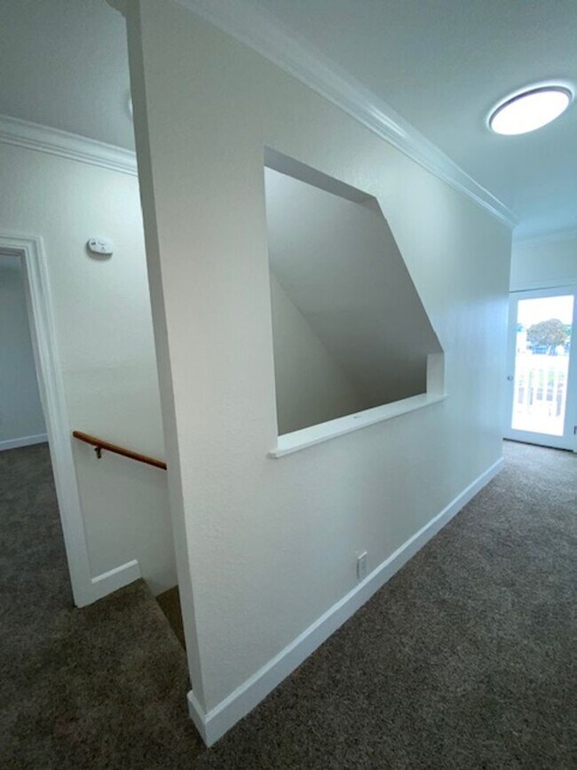 Building Photo - Laine Hill Condominiums