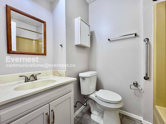 Building Photo - 3208 S 137th E Ave