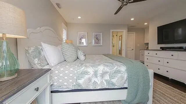 Building Photo - 9 S Granville Ave