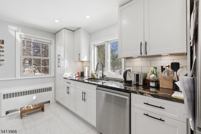 Building Photo - 11 Lewis Ln