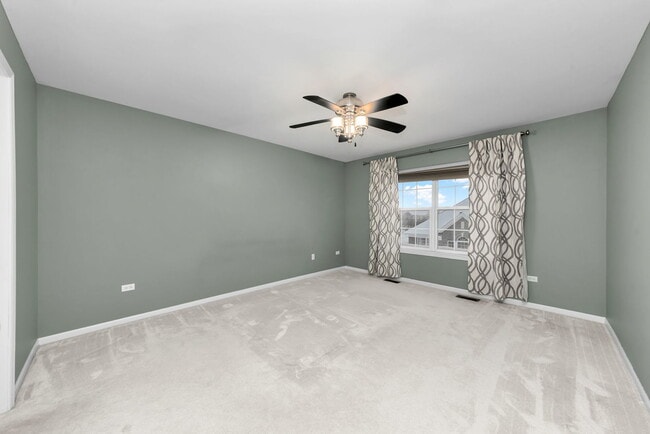 Building Photo - 2525 Dunraven Ave