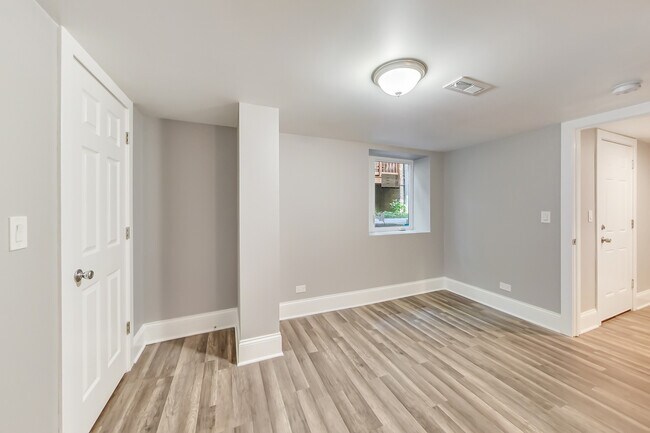 Building Photo - 932 Pleasant St