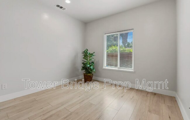 Building Photo - 208 Nimitz St