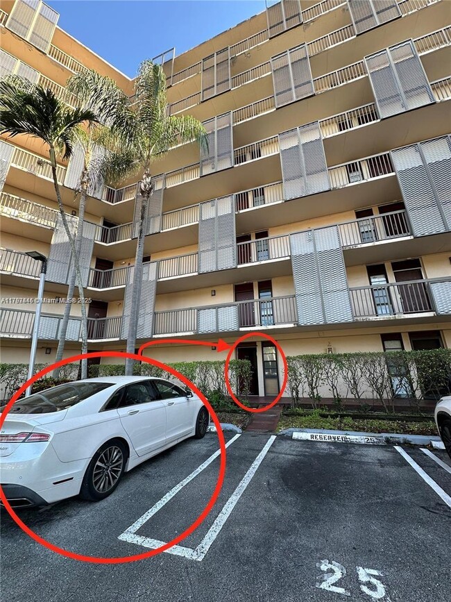 Building Photo - 3301 N Country Club Dr