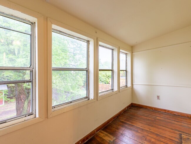 Building Photo - 17-19-19 Lafountain St