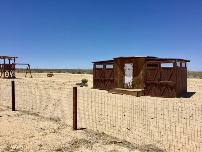 Building Photo - Huge House on a 2 1/2 acre lot in  North J...