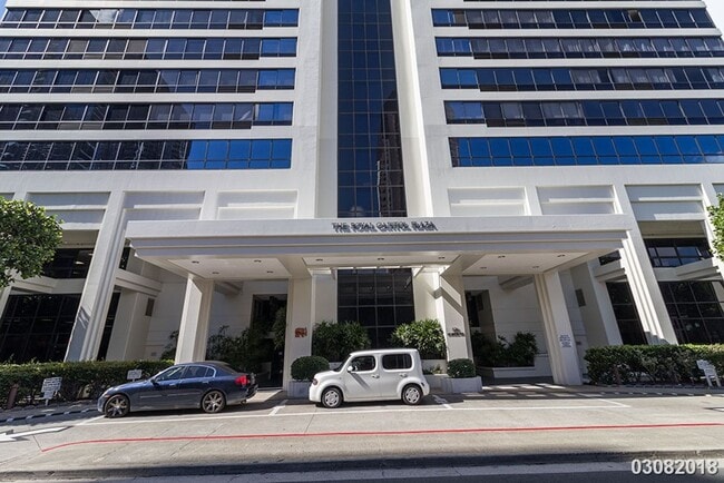 Building Photo - 1BR/1BA/1 parking in Royal Capitol Plaza.