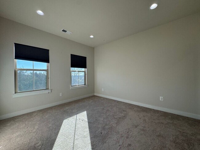 Building Photo - Modern 3 Bed 2.5 Bath Townhome In Beautiful Arcola Town Center