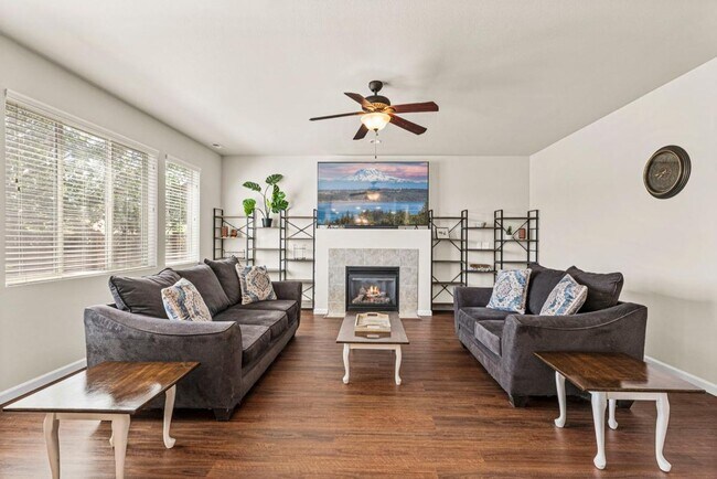 Building Photo - Fully Furnished 5-Bedroom Horizon Pointe H...