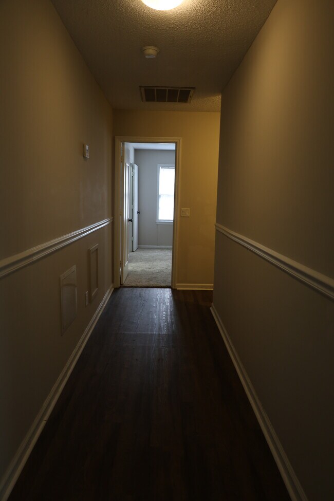 Building Photo - 214 Oakleaf Dr