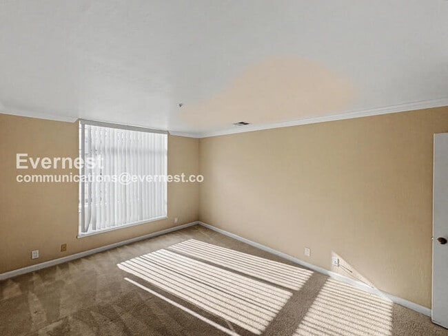 Building Photo - 3173 Wayside Plaza