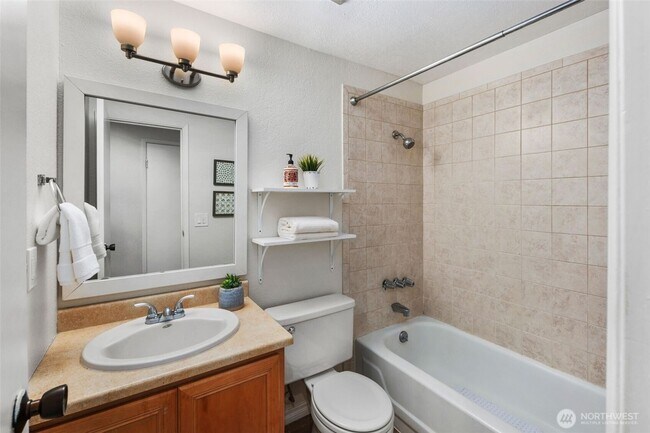 Building Photo - Resort Living at home!