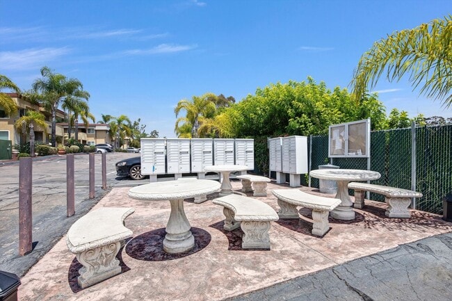 Building Photo - Cozy 2 BD, 1 BA Condo in Las Palmas Villas!