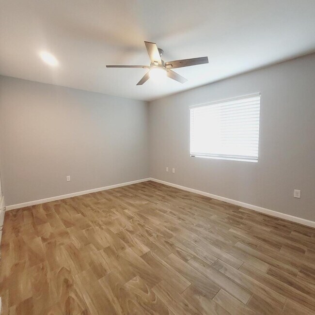 Building Photo - 14014 N Cameo Dr