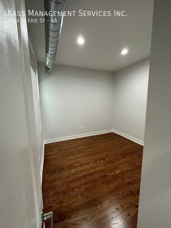 Building Photo - 1444 W Erie St