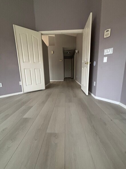 Primary Bedroom ( vaulted ceiling) - 3464 S Moccasin Trl