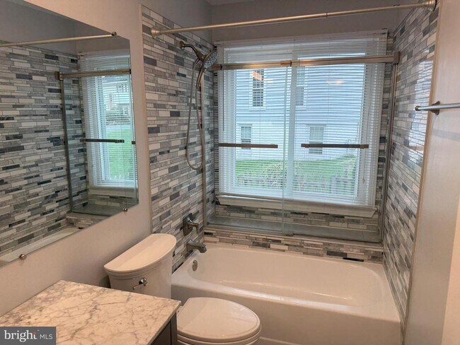 Building Photo - 10909 Clara Barton Ct