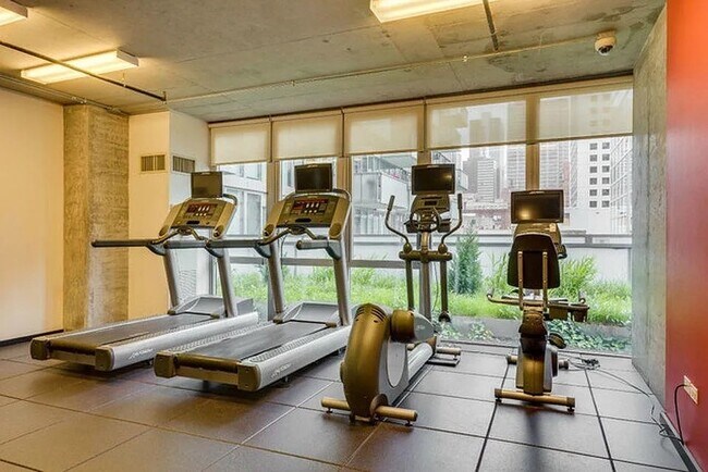 Building Photo - 659 W Randolph St