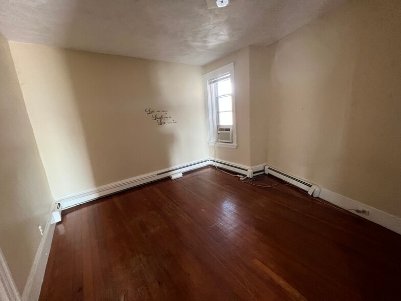 Building Photo - 252 Aspinwall Ave
